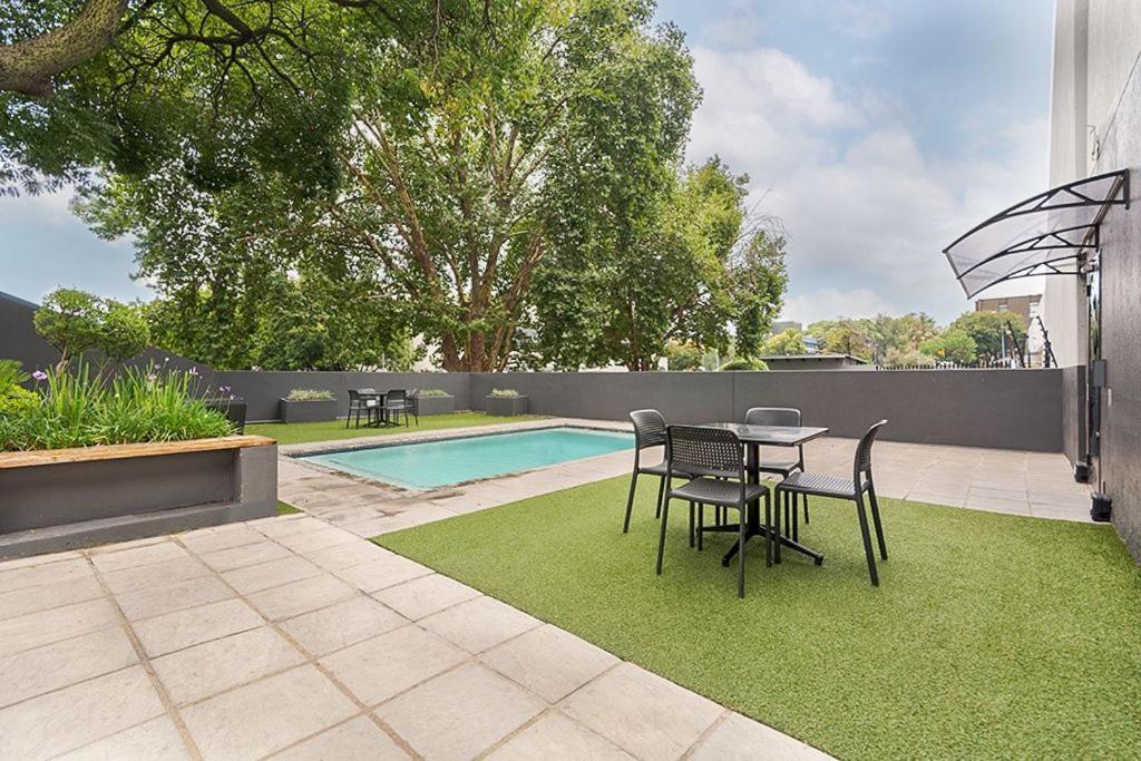 Urban Oasis Apartments At The Bolton Johannesburg Esterno foto